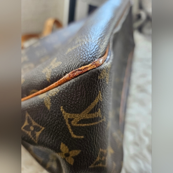 Authentic Louis Vuitton Monogram Batigonolles - Picture 9 of 14